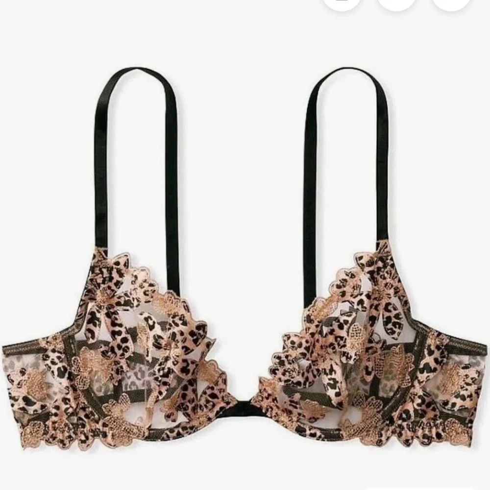 Victoria's Secret Animal Lace Embroidered Bra with matching Thong 36C/M - Picture 2 of 9